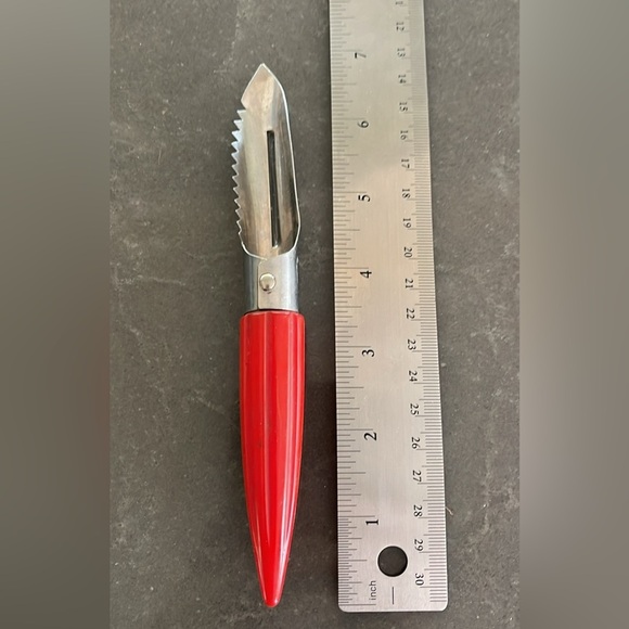 Androck Apple Corer with Red Bullet Bakelite Handle - Picture 3 of 3